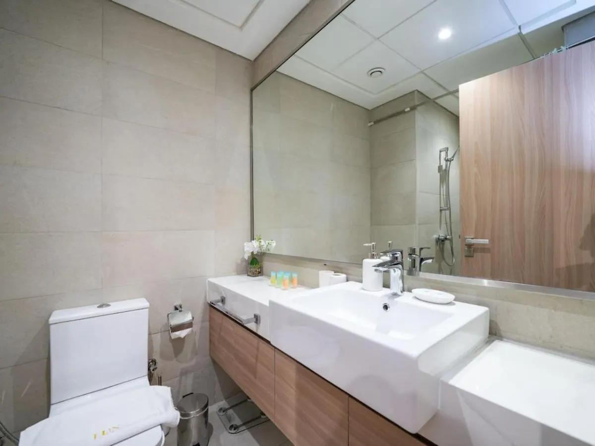 Chic Studio Azizi Riviera Retreat With City Views Dubai 0*,
