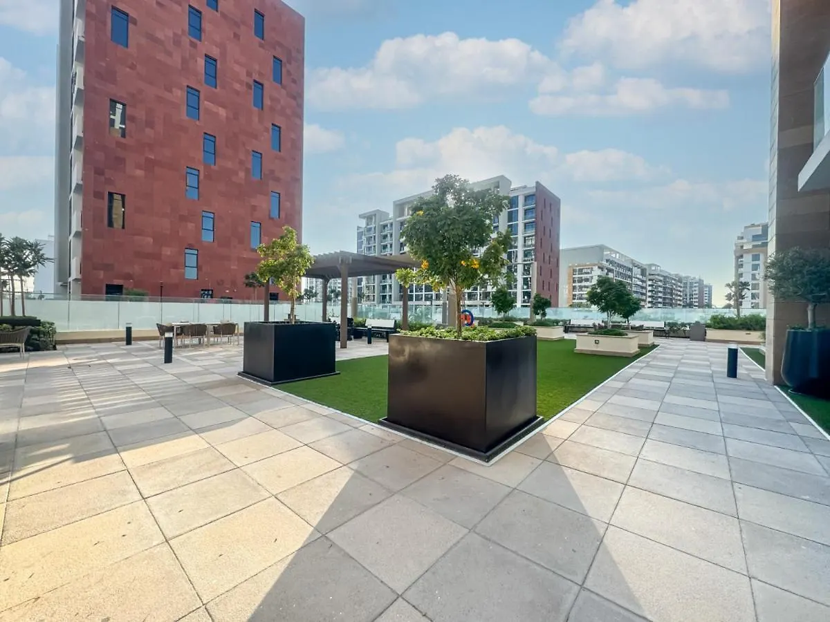 Chic Studio Azizi Riviera Retreat With City Views Dubai 0*,